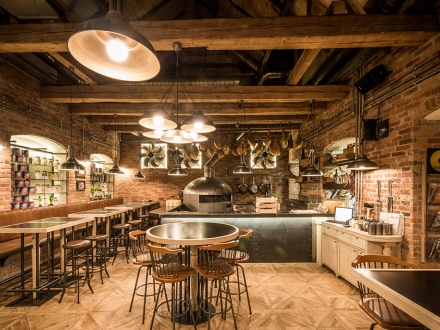 Affitto d'azienda Pizzeria/Tavola Calda Piazza dei Tribuni ad.